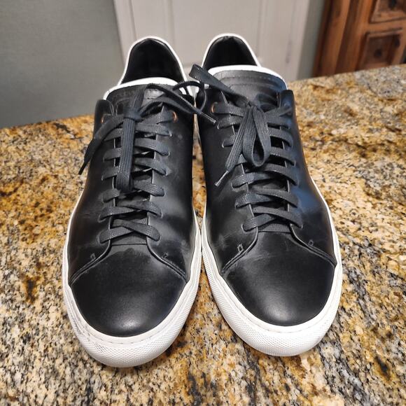 Athletic_Shoes